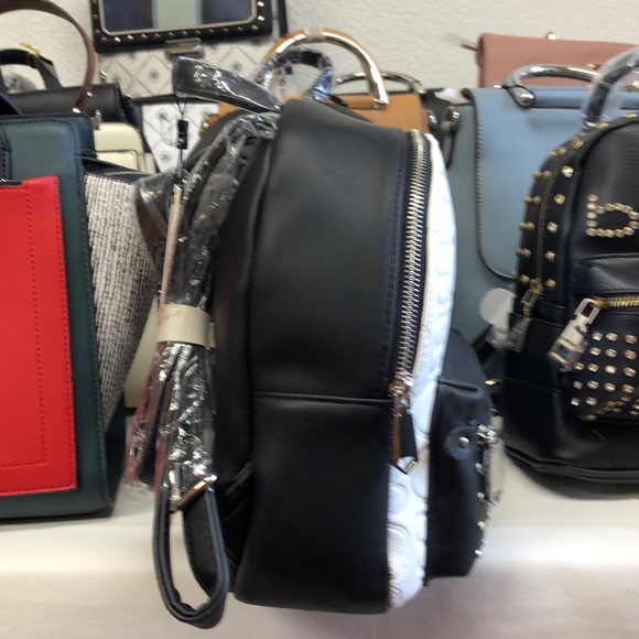 BCBG BACKPACK SMALL BGS 19155 ROSALIE BRAND NEW - Picture 4 of 8